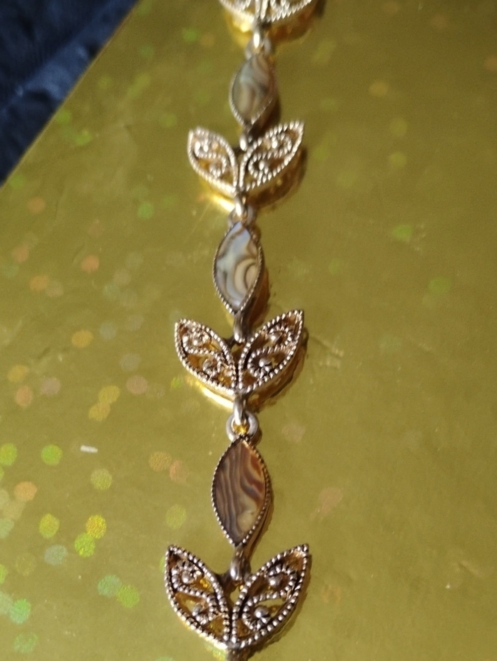 Gold Leaf-Motifs Link Bracelet - Elegant Women’s Jewelry